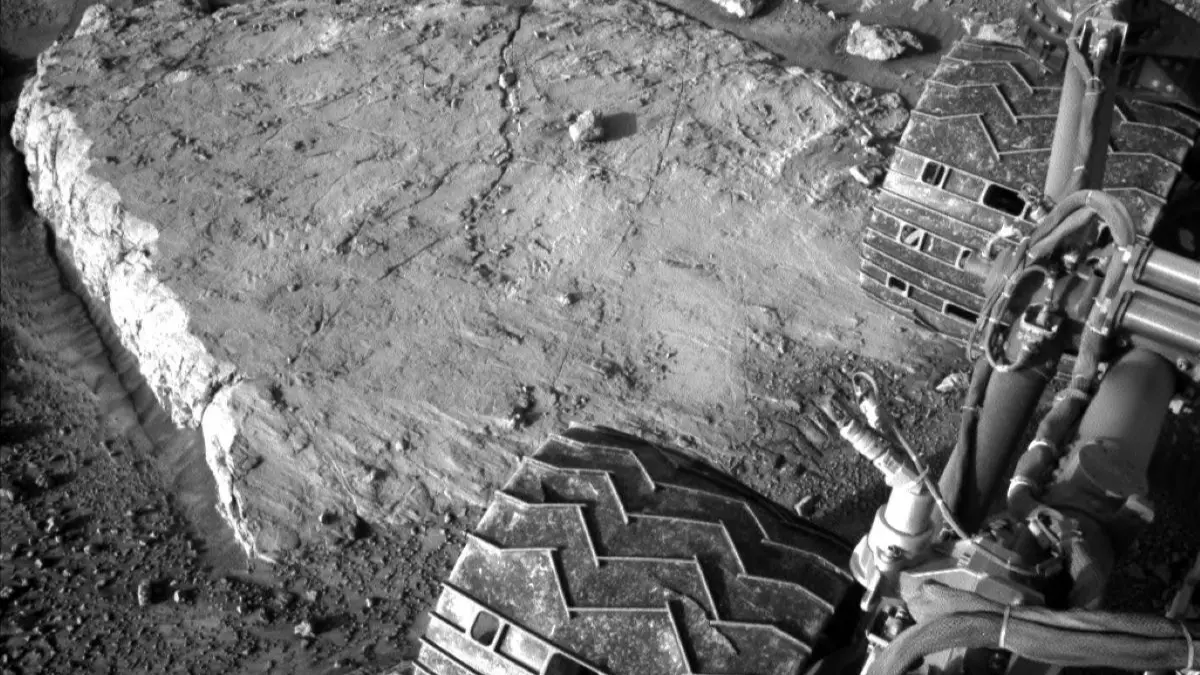 NASA's Curiosity Rover Captures Close-Up Images of Ridges Suggesting Ancient River Activity