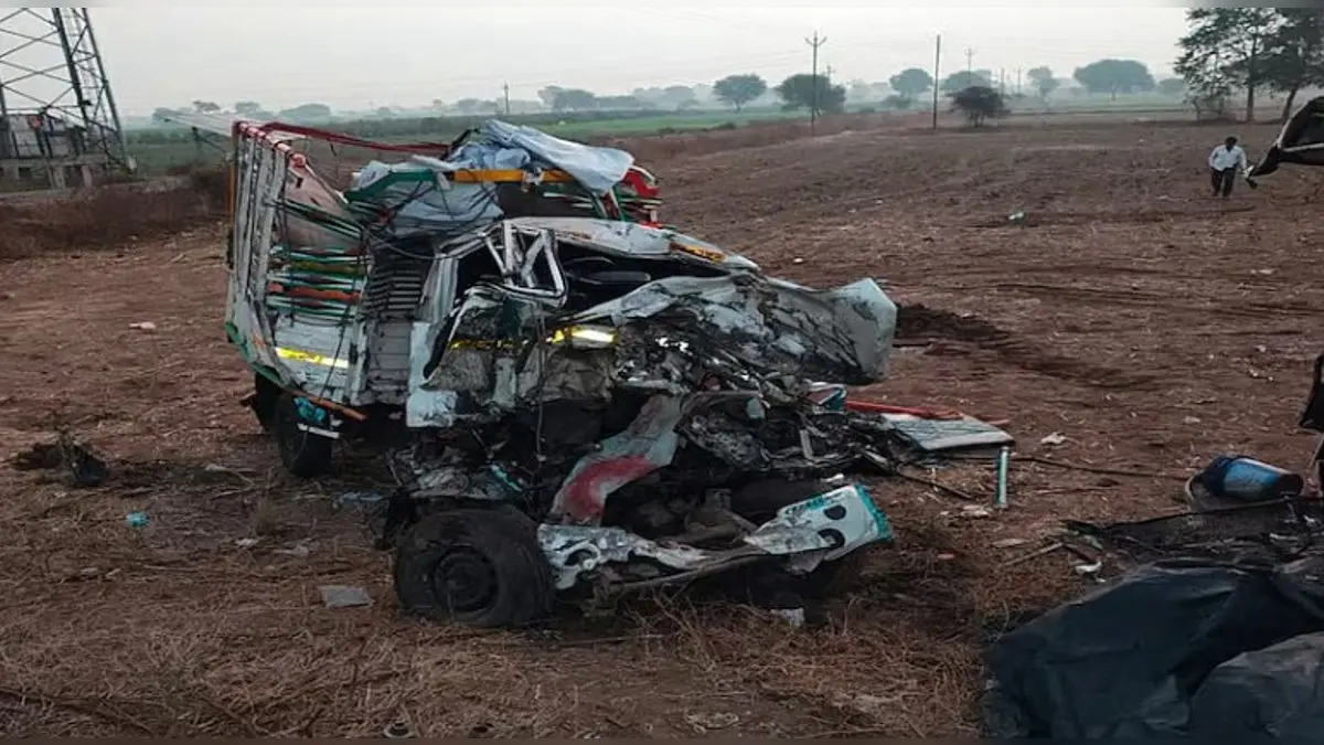 Head-On Collision Between Bus, Pick-up Truck On Malegaon-Manmad Road; 4 Dead, Several Injured Head-On Collision Between Bus, Pick-up Truck On Malegaon-Manmad Road; 4 Dead, Several Injured