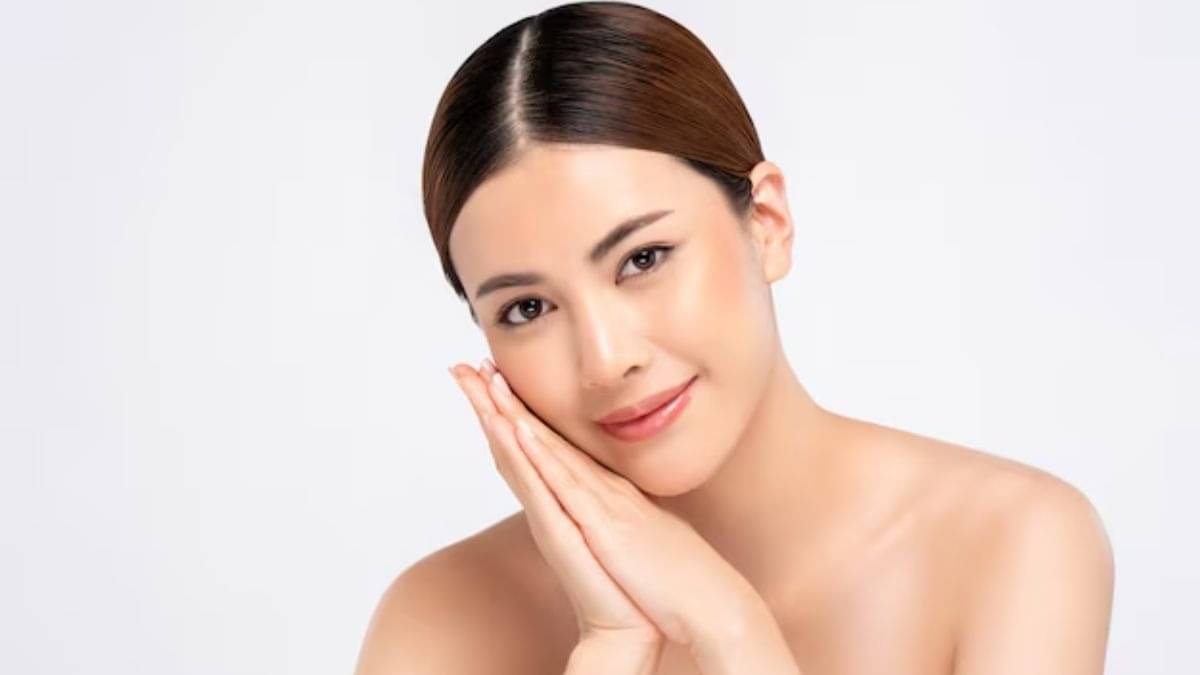 natural glow on face using gulab jal and multani mitti rose water for skin