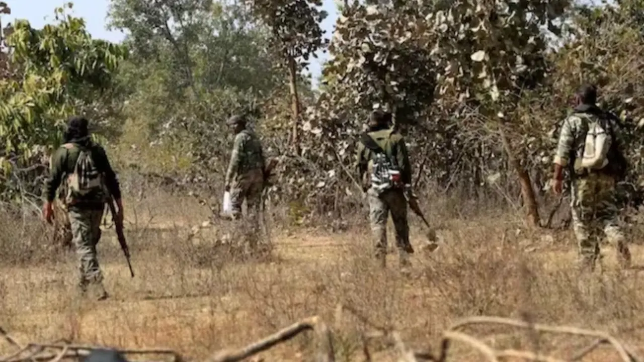 छत्तीसगढ़: सुरक्षाबलों को मिली बड़ी सफलता, कांकेर मुठभेड़ में 5 लाख रुपये की इनामी महिला नक्सली कमांडर ढेर; लंबे समय से थी तलाश Naxalite