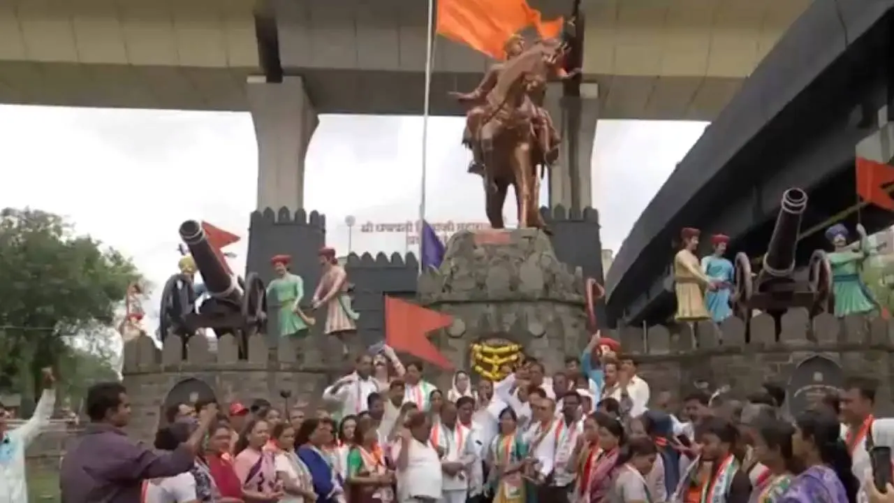 NCP held a silent protest against the demolition of Shivaji statue
