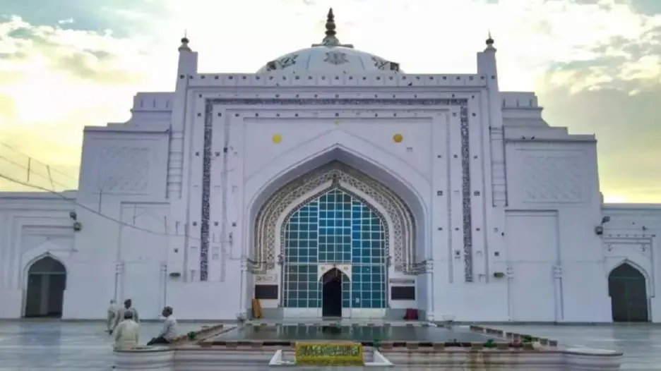 Neelkanth Mahadev Temple or Jama Masjid!