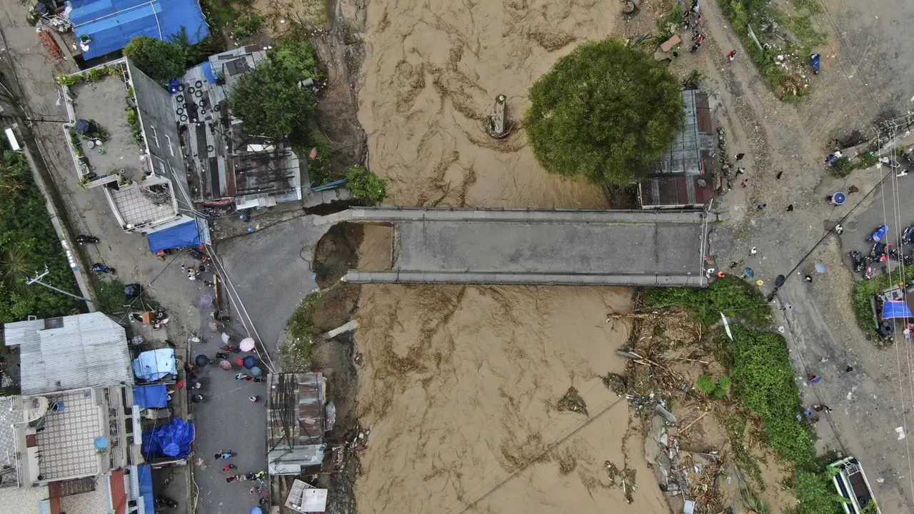 Nepal Floods and Landslides Claim 125 Lives as Rescue Efforts Continue Nepal Floods and Landslides Claim 125 Lives as Rescue Efforts Continue