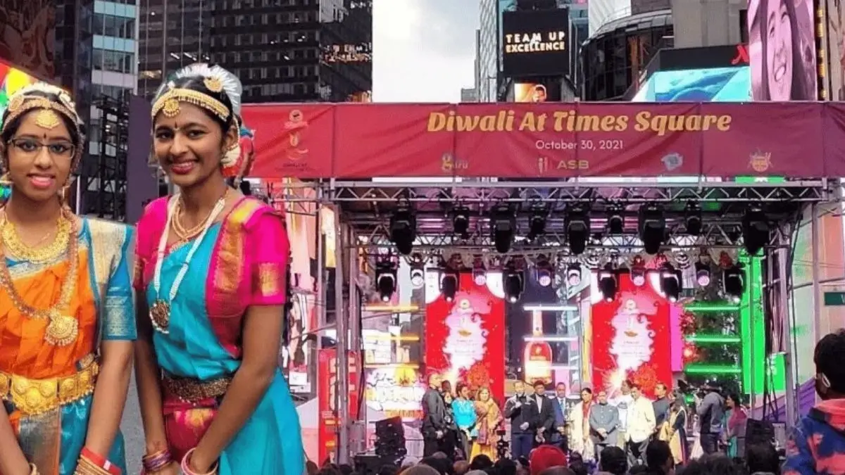 Netizen Takes A Dig at NRIs Living Abroad