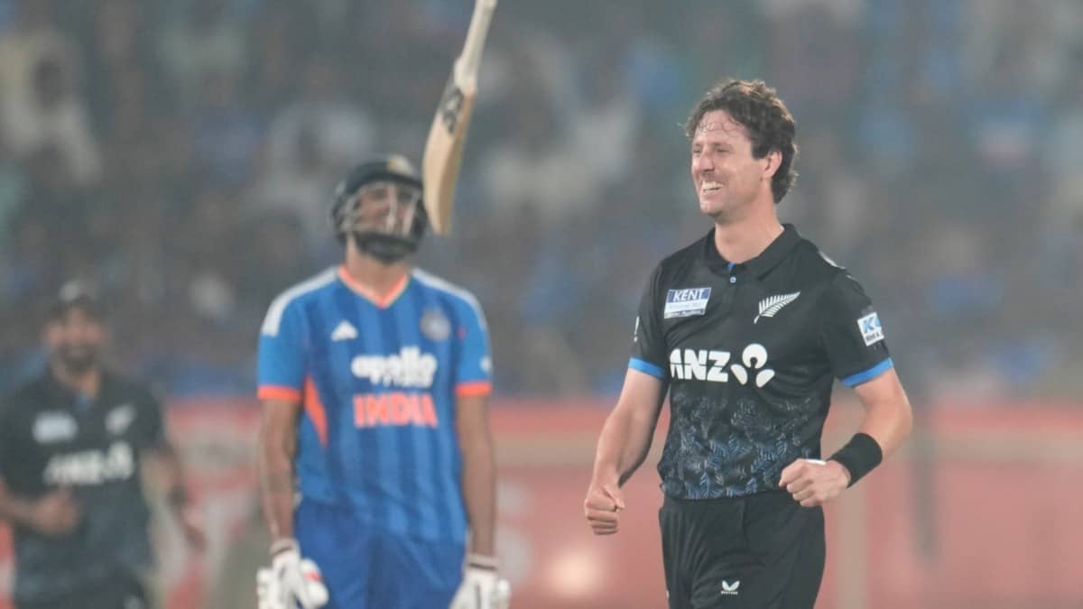 New Zealand's Matt Henry celebrates the run out of India's Shivam Dube in the 4th T20I match