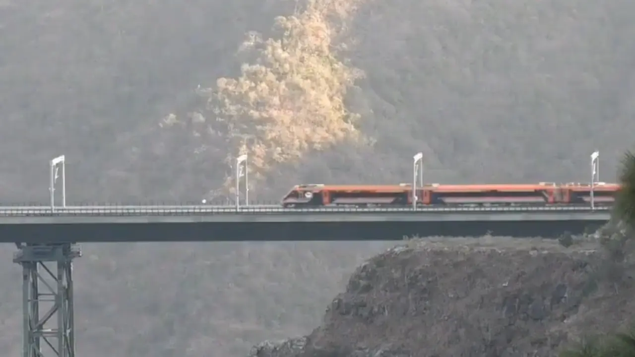 Newly Launched Vande Bharat Cruising on World's Highest Chenab Bridge
