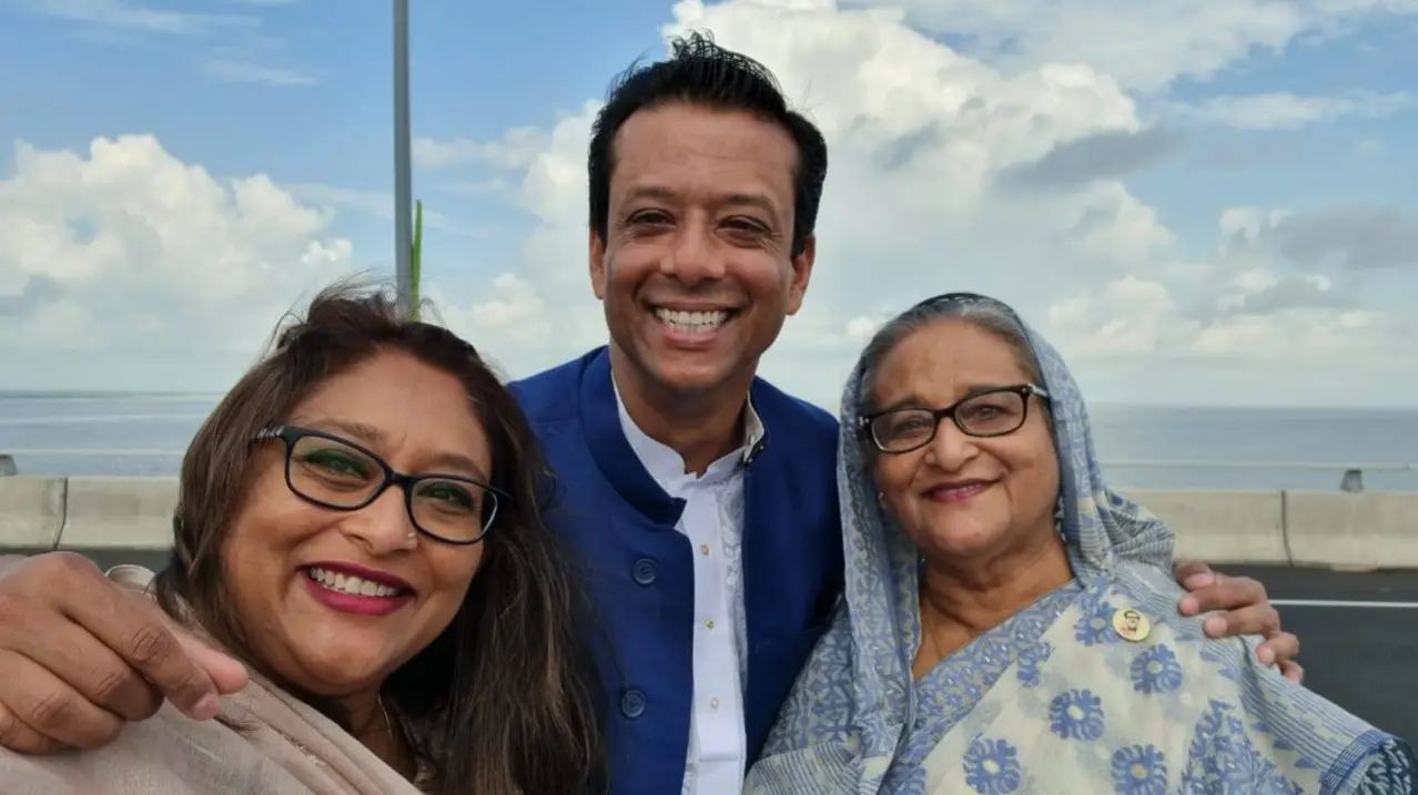 मुश्किल की इस घड़ी में ना मां को देख सकती ना गले लगा सकती...भावुक हुईं शेख हसीना की बेटी