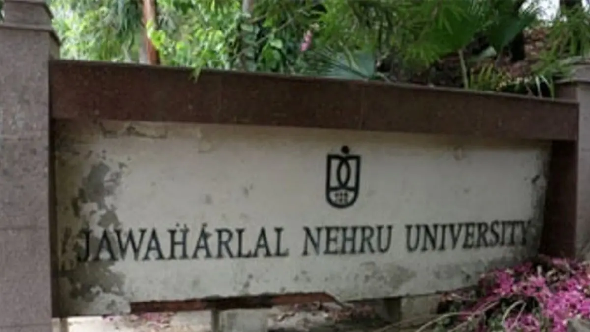 Night of Unrest at JNU: Clashes Break Out Between ABVP and JNUSU After Week-long Strike Night of Unrest at JNU: Clashes Break Out Between ABVP and JNUSU After Week-long Strike