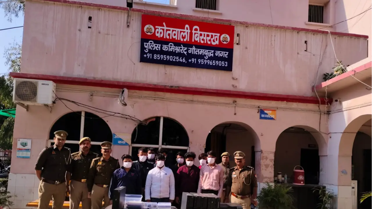 Noida Police busted gang making fake documents