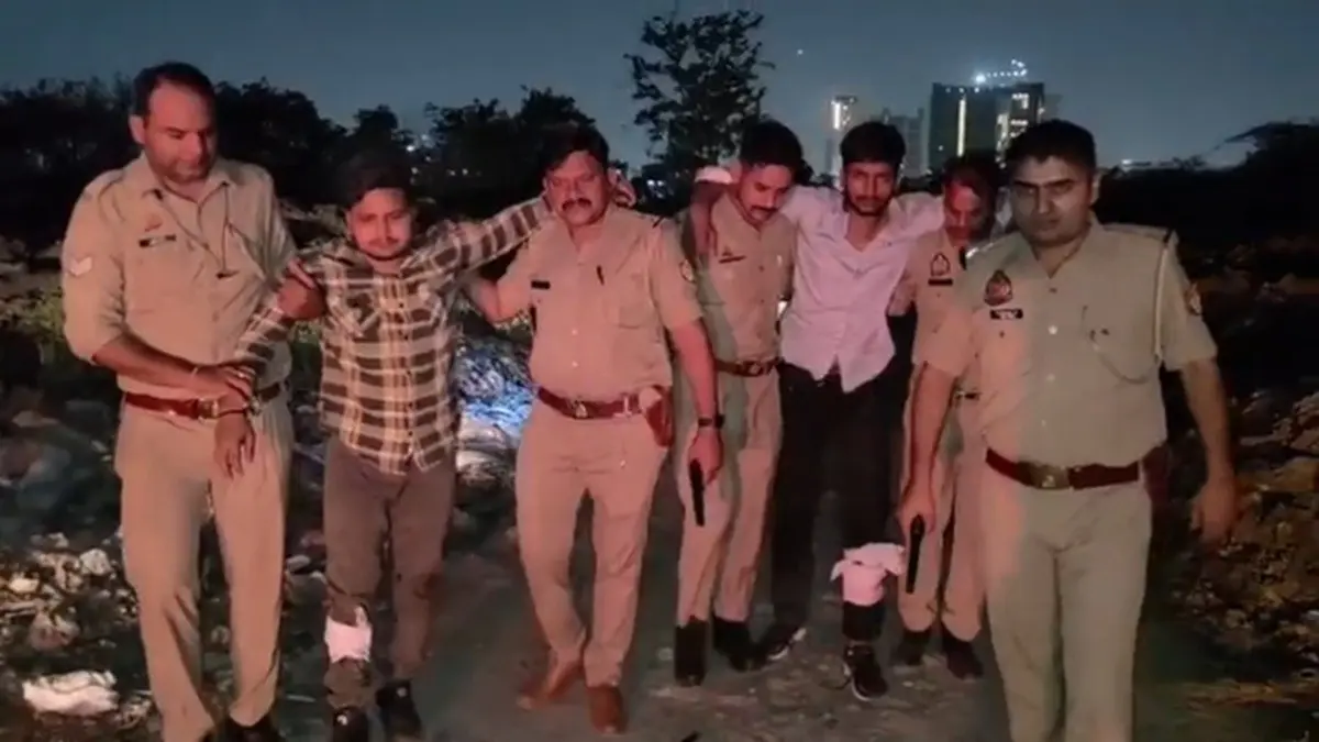 Noida police nab two criminals after encounter