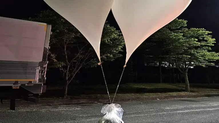 North Korea releasing Balloons filled with trash