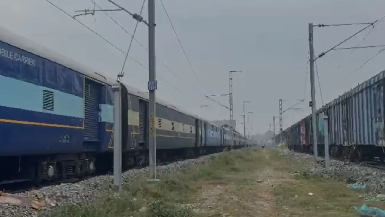 Northern Railway’s First Auto Train to Kashmir: 116 Cars Journey from Manesar to Anantnag Northern Railway Launches First Auto Freight Train from Manesar to Anantnag