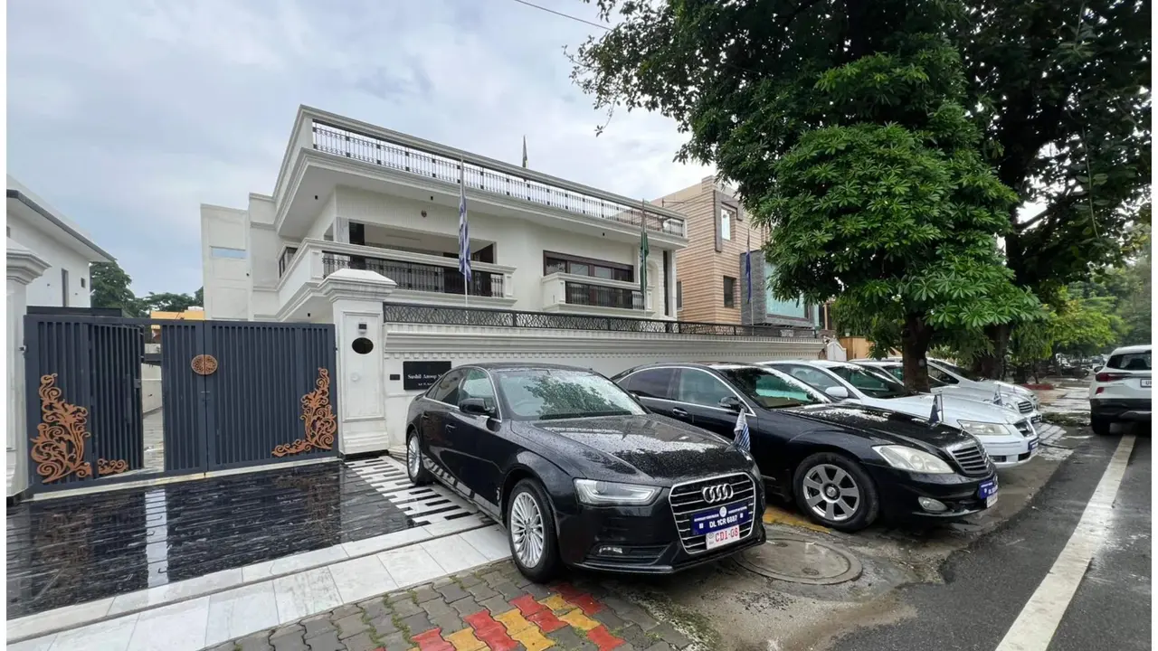 Not So Diplomatic! Fake ‘Westarctica’ Embassy Near Delhi Caught With Fake Number Plates