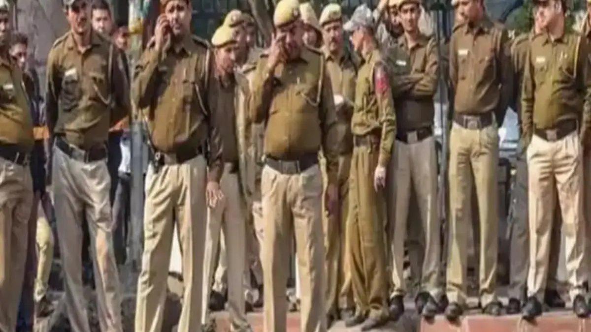 Nuh Police spokesperson Krishan Kumar stated, "In the old rivalry, there was a clash between the groups of Rashid and Sajid in village Tirwada."