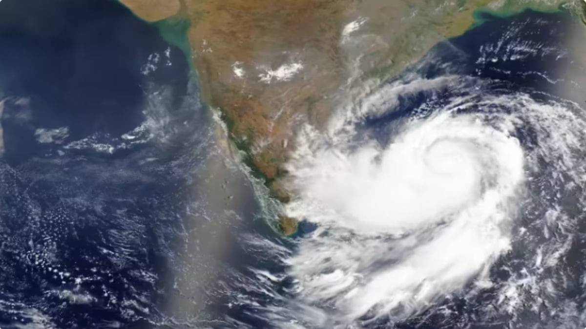 Cyclone Ditwah to Make Landfall in Andhra, Tamil Nadu, Puducherry on November  30, Authorities Issue Safety Alert | Republic World