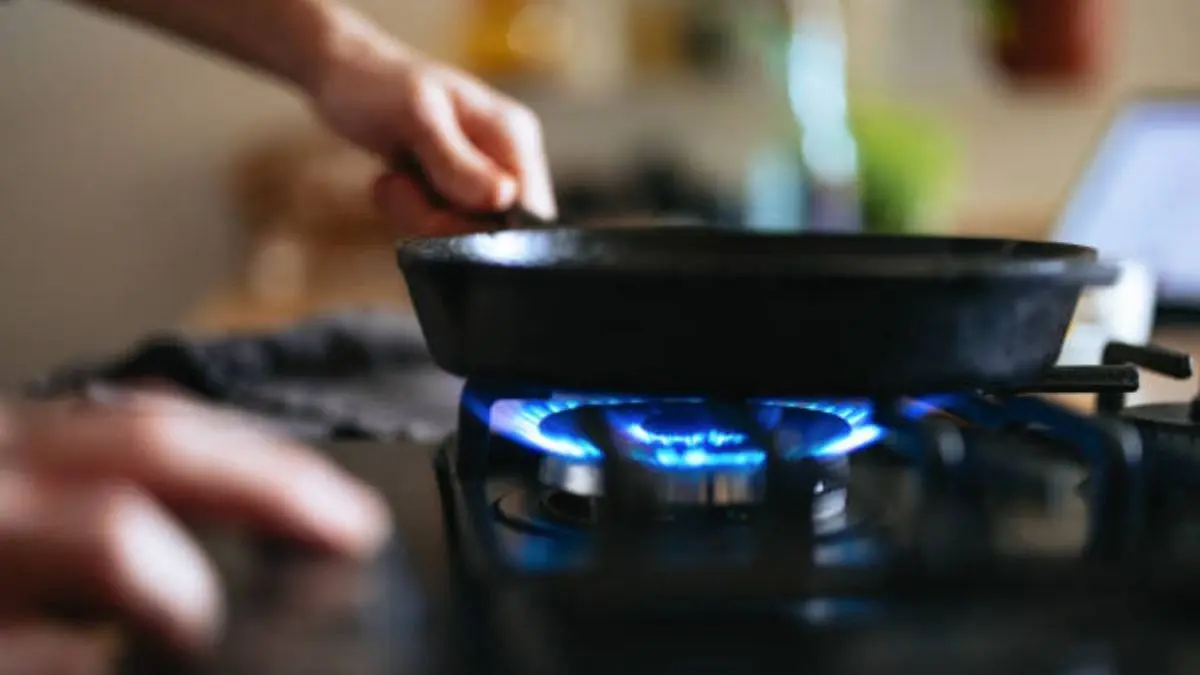 PNGRB has ordered gas retailers in Delhi to charge a uniform price for natural gas povide to house for cooking without consumption level dtermining pricing.