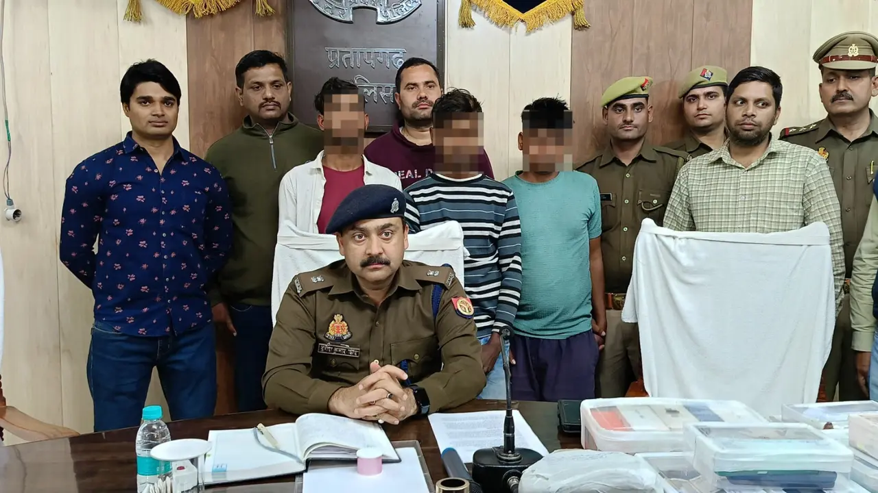 डिजिटल मर्डर: ऑनलाइन ब्लैकमेलिंग ने छीन ली युवक की जिंदगी, फर्जी क्राइम ब्रांच अफसर बनकर करते थे वसूली, पुलिस ने किया खुलासा Online blackmailing took away the life of a young man