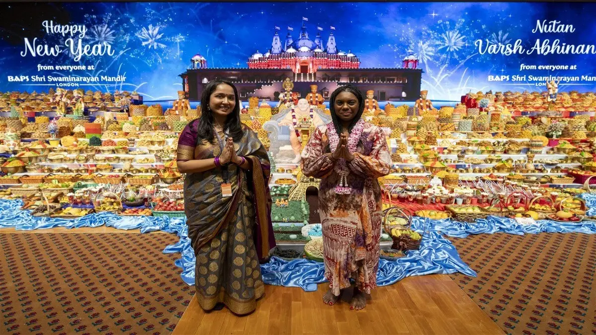 Opposition Leader Badenoch Attends Diwali, Hails Hindu Community at BAPS Mandir, London
