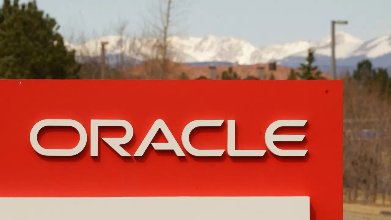 Oracle expects half a trillion dollars in booked cloud orders, stock rises 27%