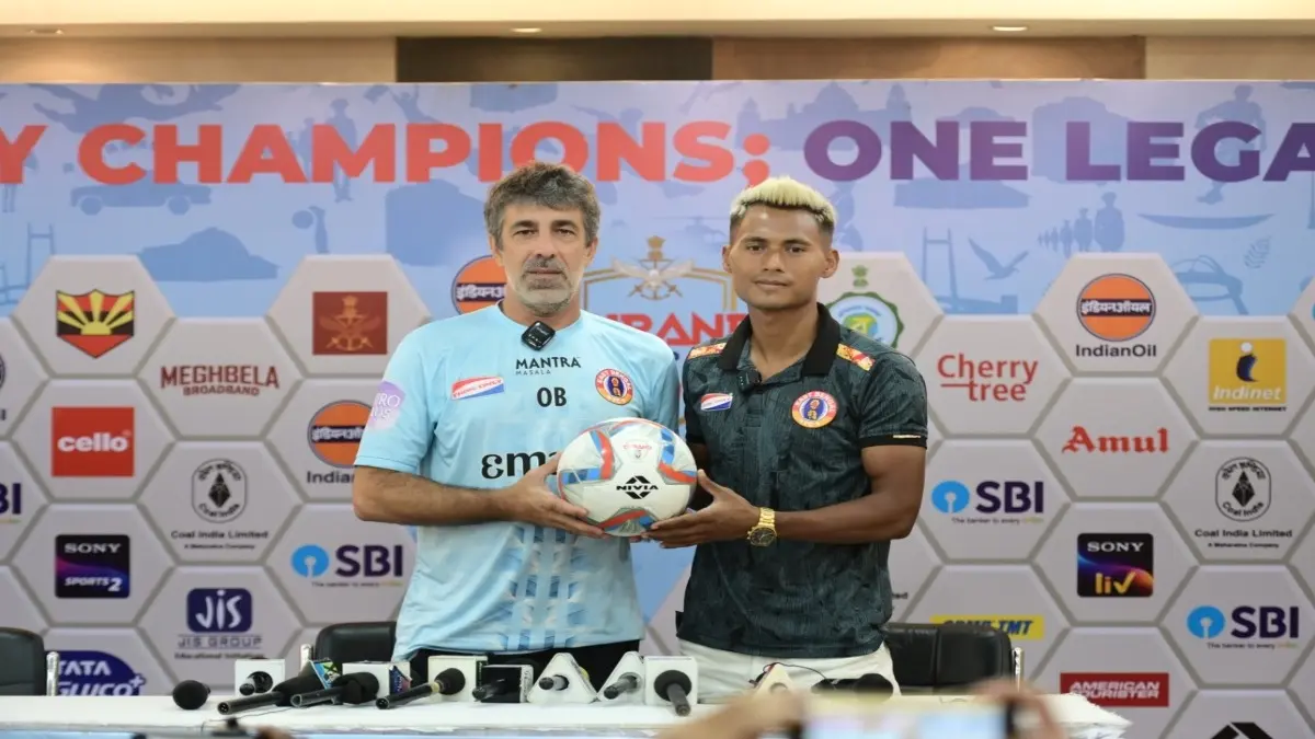 East Bengal vs Diamond Harbour FC Live Streaming: When And Where To Watch Durand Cup 2025 Match Live In India? Oscar Bruzon with Bipin Singh at the press conference