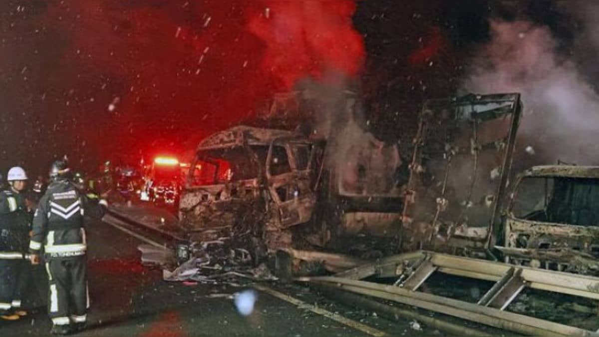 Over 50-Vehicle Pileup On Japan Expressway; 2 Killed, 26 Injured
