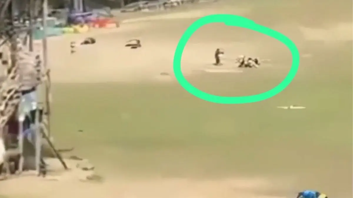 Pahalgam Terror Attack Video: Terrorist Shoots Innocent Tourists From Point Blank Range, Chilling Footage Emerges Pahalgam Terror Attack: Terrorist Spotted Firing at Tourists in New Video