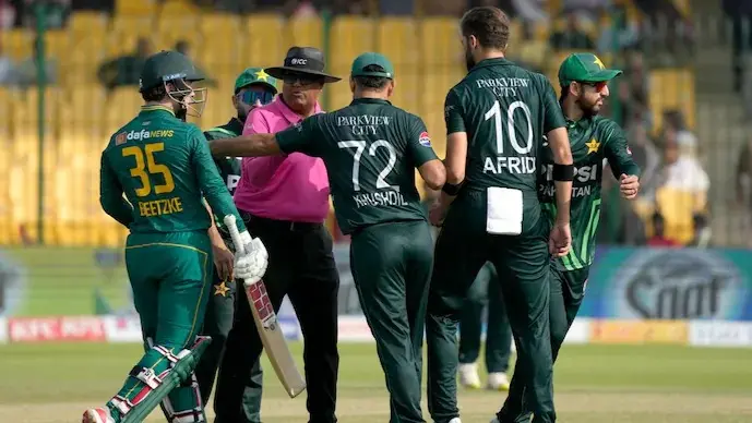Pakistan Bowler Shaheen Afridi fight on Field with South African batter matthew breetzke video Viral