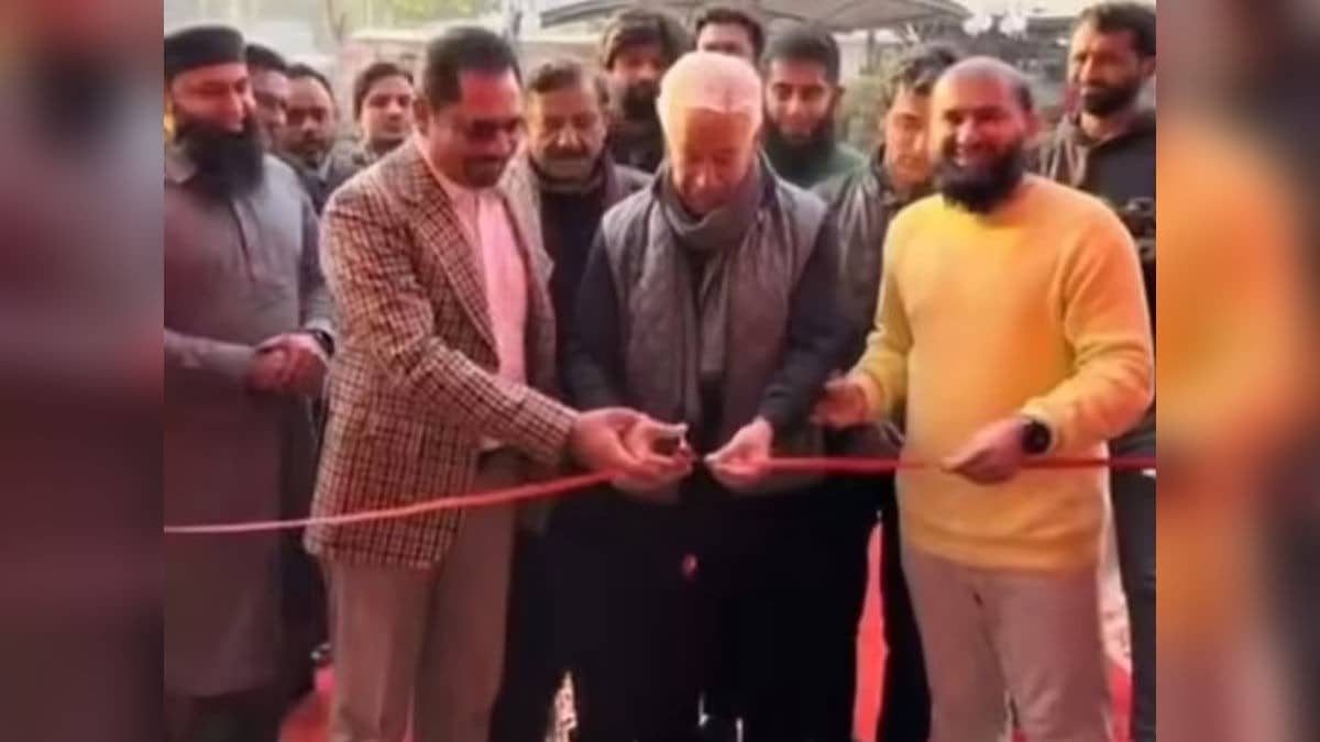 Pakistan Defence Minister Khawaja Asif Inaugurates 'Fake' Pizza Hut In Sialkot, Internet Mocks