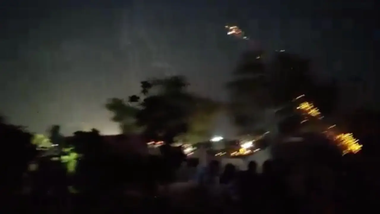 Pakistan: Islamabad Police Opens Fire On Imran Khan's Supporters At Jalsa Rally | Video Pakistan, Islamabad police opens fire on locals