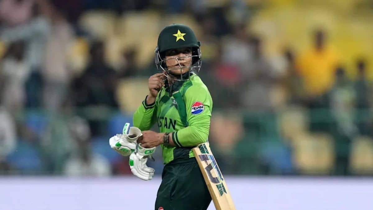 पाकिस्तानी बल्लेबाज पर ICC का डंडा, आचार संहिता के उल्लंघन में मिली सजा, जानें क्या है पूरा मामला