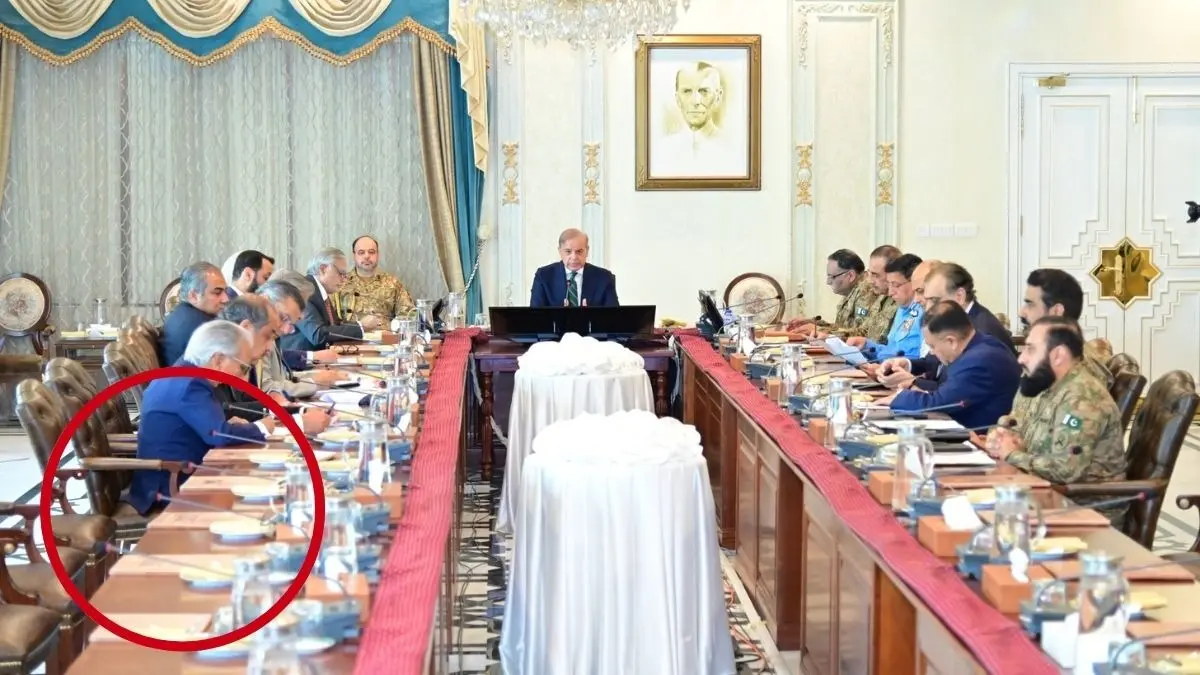 Pakistan PM Chairs Security Meeting After India Vows to Retaliate, Picture Shows Half Seats Empty Pakistan PM Chairs Security Meeting After India Vows to Retaliate, Picture Shows Half Seats Empty