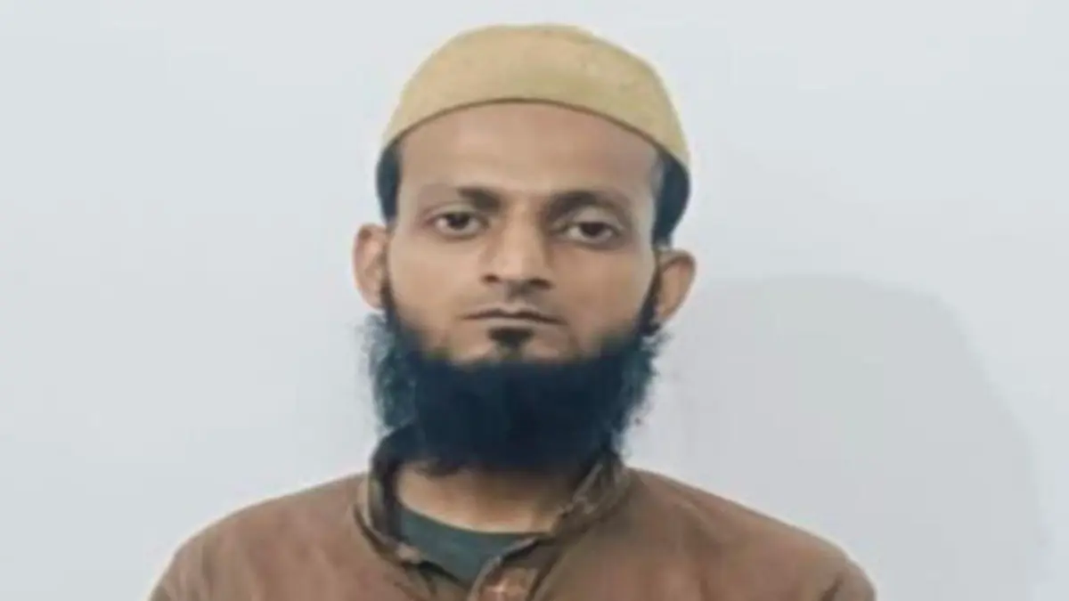 Pakistani Spy Arrested In Varanasi: Suspect Involved In Sending Sensitive Intelligence Information To Pak Handlers Pakistani Spy Arrested In Varanasi: Suspect Involved In Sending Sensitive Intelligence Information To Pak Handlers