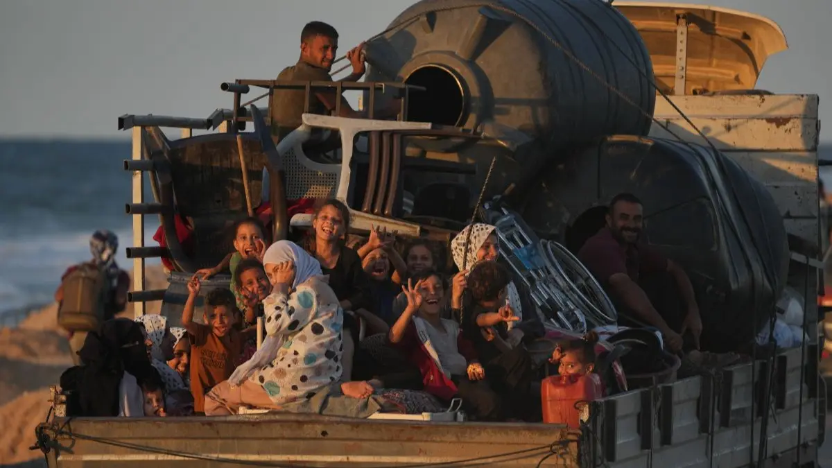 Palestinians Return to Home Ruins as Gaza Ceasefire Takes Effect