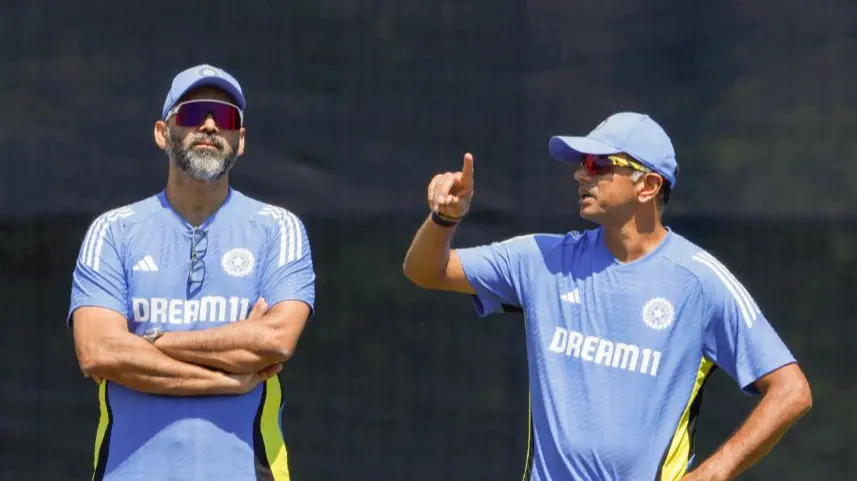 Paras Mhambrey with Rahul Dravid