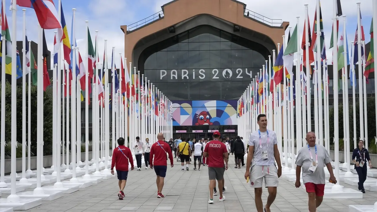 Paris Olympics 2024: Indian Athletes Voice Concerns Over Food Shortage in Games Village Paris Olympics dining hall