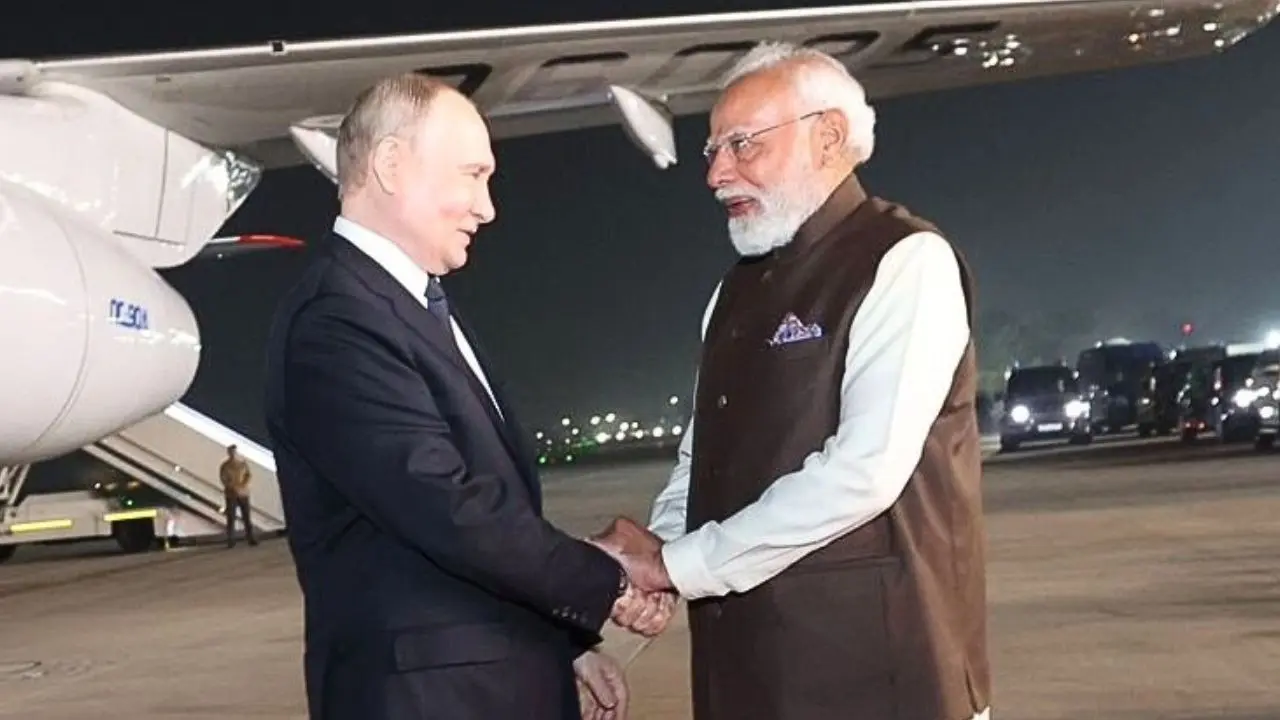 पुतिन के भारत आगमन पर मोदी ने किया स्वागत