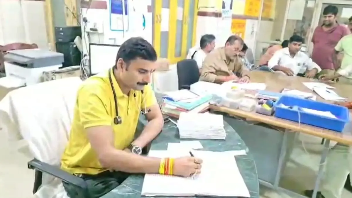 पेट्रोल डालकर भाई-भाभी को आग लगा दी