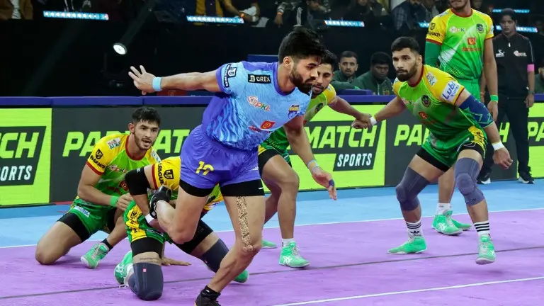 Devank Dalal Leads Patna Pirates To Win Over Bengal Warriorz; Maninder Singh Joins 1500-point Club Patna Pirates vs Bengal Warriorz