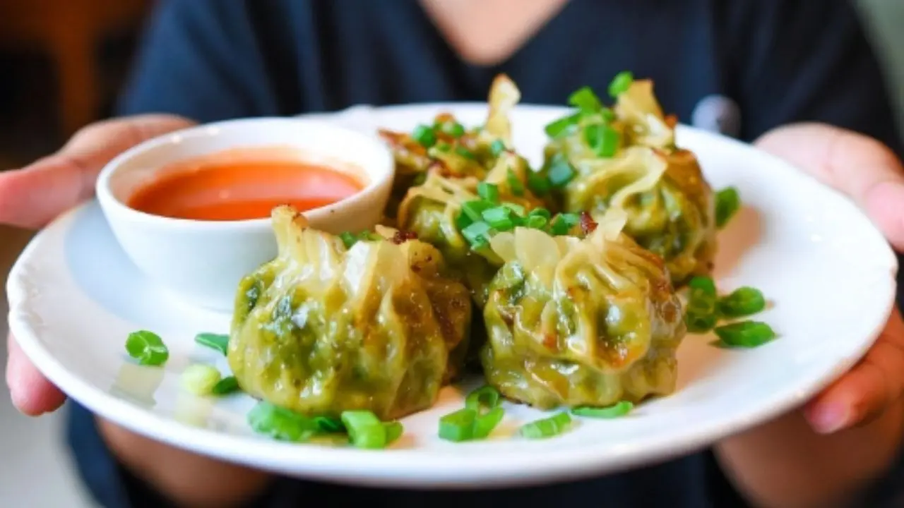 patta gobhi wrap momo