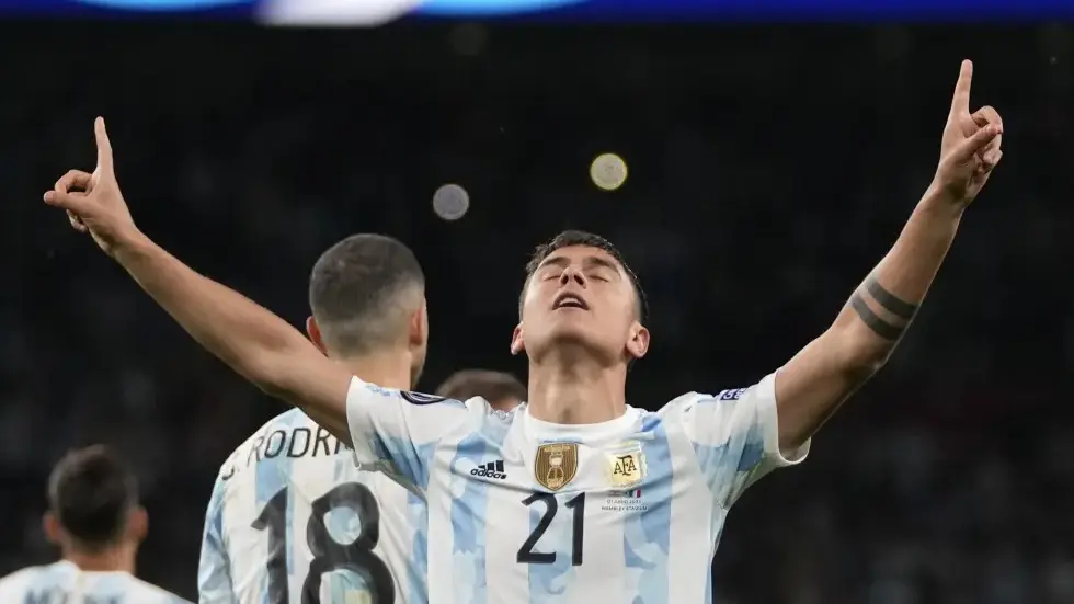 Manchester United Star's Response to Viral Photo Regarding Paulo Dybala Sparks Online Intrigue Paulo Dybala