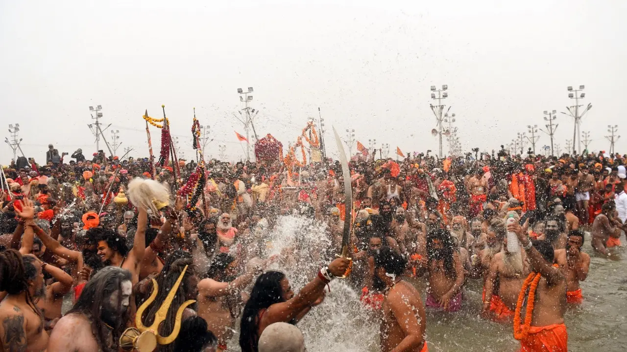 Mahakumbh: बसंत पंचमी पर तीसरे अमृत स्नान के लिए समय-सारिणी जारी, जानिए किस अखाड़े के साधु कब करेंगे स्नान? Payagraj Mahakumbh