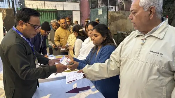 People casting their vote in Delhi