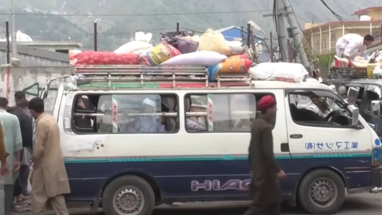 people in pakistan stocked ration