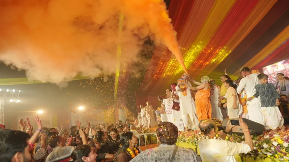 Petals, Thandai and Devotion: A Braj-Style Holi Comes to Delhi Petals, Thandai and Devotion: A Braj-Style Holi Comes to Delhi