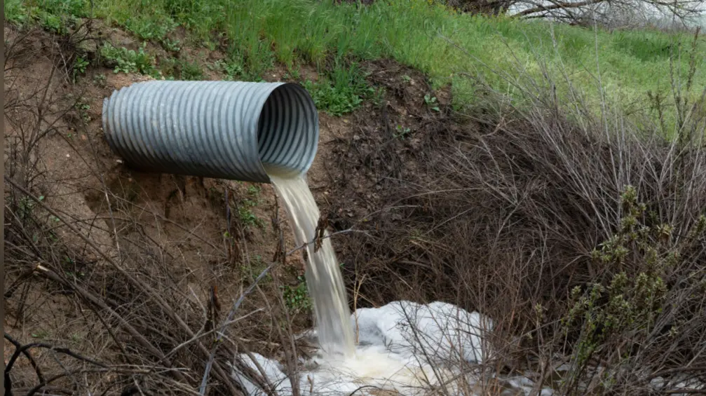 Greater Noida के घरों में अचानक सप्लाई होने लगा सीवर का पानी, डेल्टा 1  सेक्टर में बीमार पड़े लोग | Republic Bharat