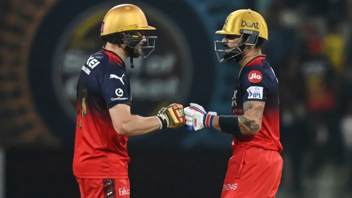 'RCB Is Uniting India': Royal Challengers Bengaluru Fans Storm Social Media, Moments Of Crazy Fan Following For Rajat Patidar And Co. Go Viral Phil Salt and Virat Kohli