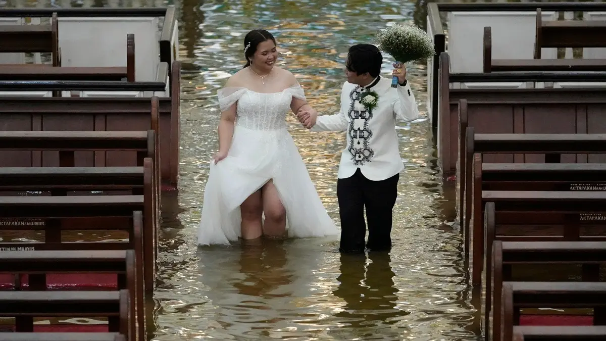 Philippines Couple Gets Married In Flooded Church, Pictures Go Viral