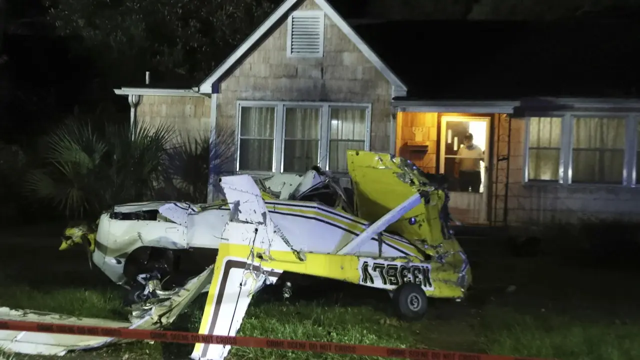 Pilot Killed and Passenger Injured as Small Plane Crashes in Georgia Neighborhood Pilot Killed and Passenger Injured as Small Plane Crashes in Georgia