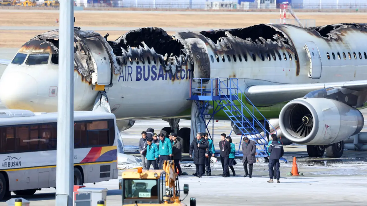Plane Catches Fire at South Korean Airport, all 176 People Evacuated