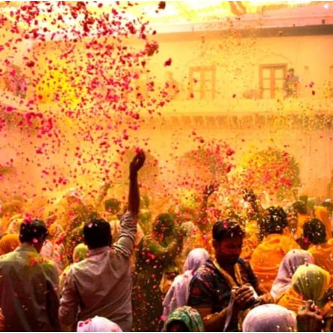 Playing Phoolon Ki Holi is an eco friendly option